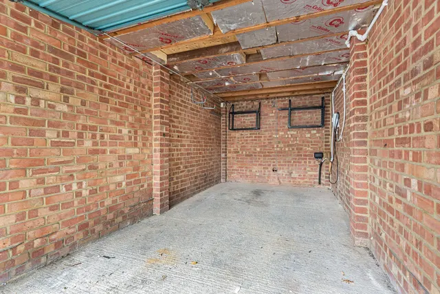 Middle Hill, Egham, TW20, photo 2