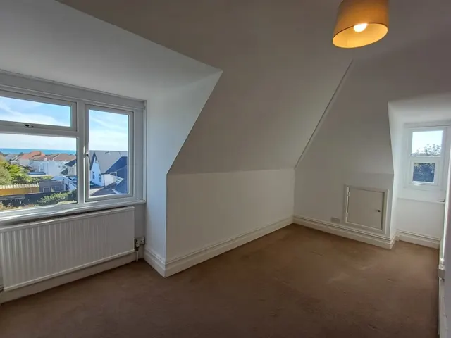 Photo 3 — Hengistbury Road, Southbourne
