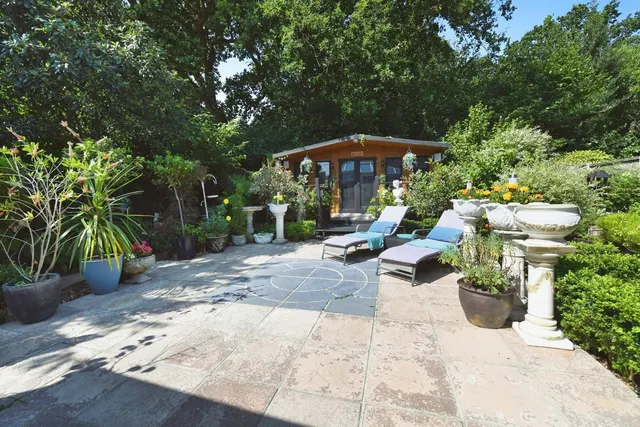 Photo 3 — Woodside Road, Hockley, Essex, SS5