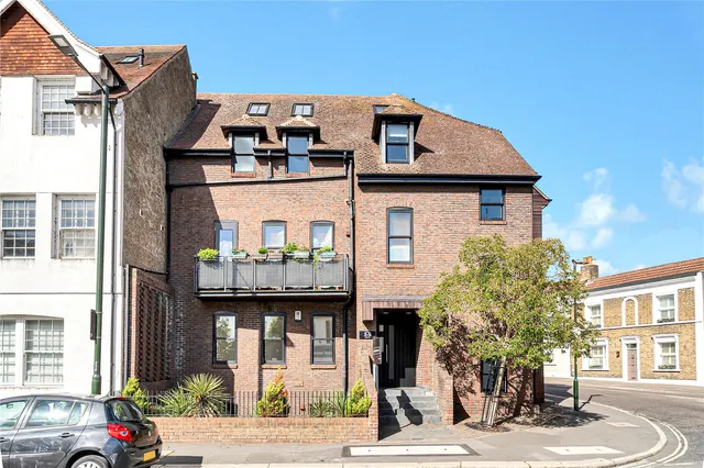 High Street, Hampton, TW12 2SQ, photo 1