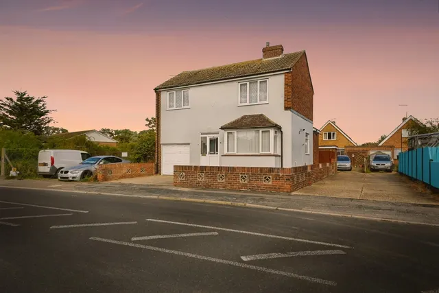Golf Green Road, Jaywick, CO15, photo 1
