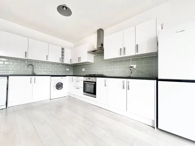 High Street, Teddington, TW11, photo 3