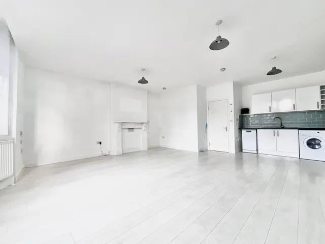 High Street, Teddington, TW11, photo 2