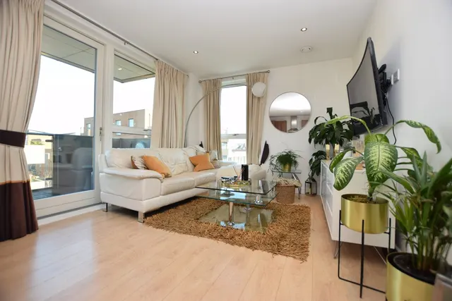 Photo 2 — 76 Edmund Street, London, SE5