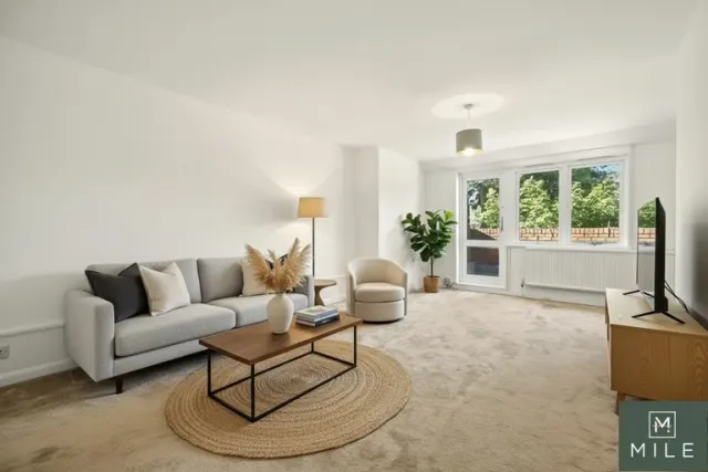 St Laurence Close, Queens Park, NW6 6DF, photo 1