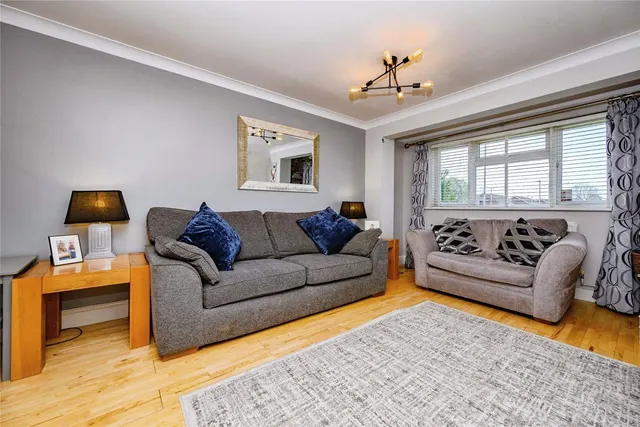 Photo 3 — Salters Way, Dunstable, Bedfordshire, LU6