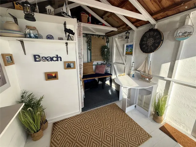 Beach Hut, Hayling Island, PO11, photo 2