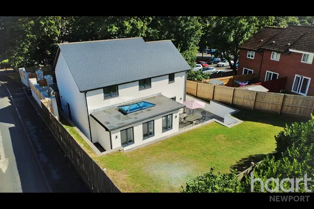 Royal Oak Hill, Newport, NP18, photo 1