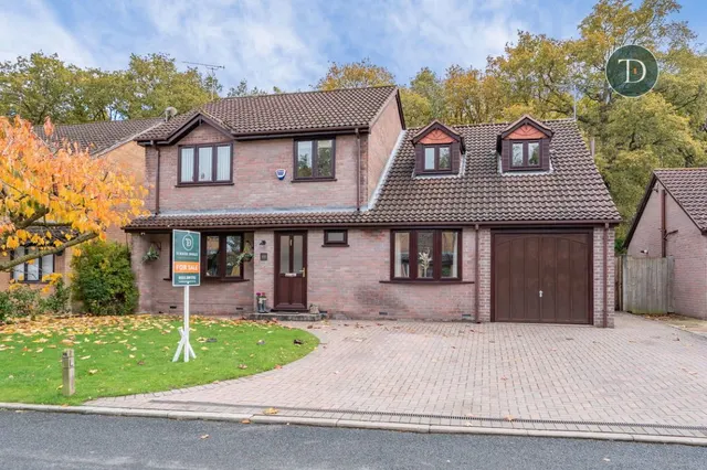 Acorn Drive, Whitby, CH65 6UF, photo 1