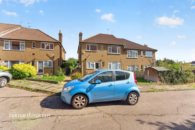 Friern Park, London, N12, photo 1