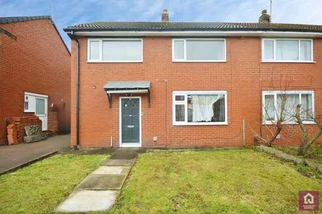 Bronte Avenue, Bury, BL9, photo 1