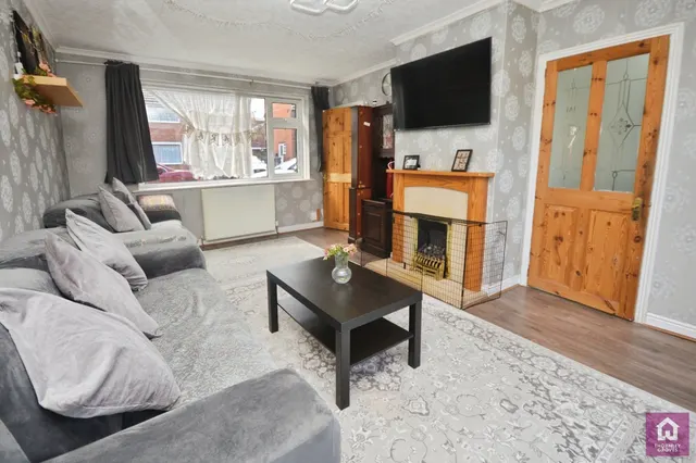 Bronte Avenue, Bury, BL9, photo 2