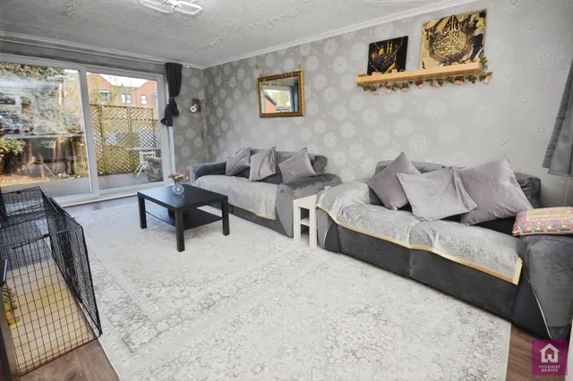 Bronte Avenue, Bury, BL9, photo 3