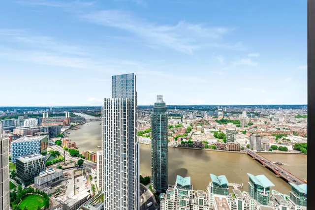 5 bedroom flat — Damac Tower Nine Elms, London, SW8