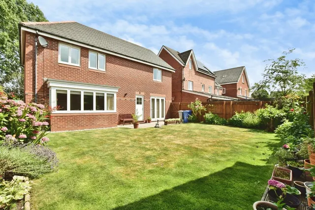 Ivynook Close, West Timperley, Altrincham, WA14, photo 1