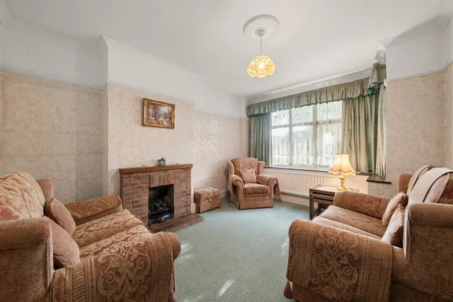 Woodham Lane, New Haw, KT15, photo 2
