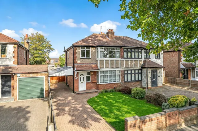 Woodham Lane, New Haw, KT15, photo 1