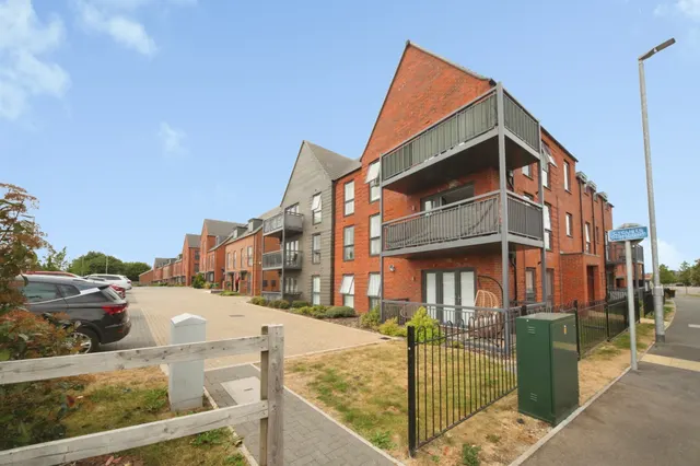 Silver Birch Avenue, Houghton Regis, LU5, photo 2
