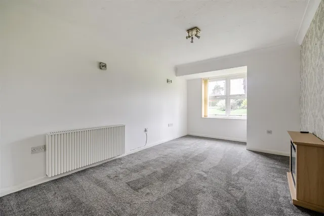 Meadow Drive, Devizes, SN10, photo 3
