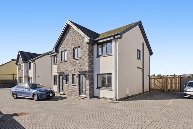 Benhar Road, Shotts, ML7, photo 1