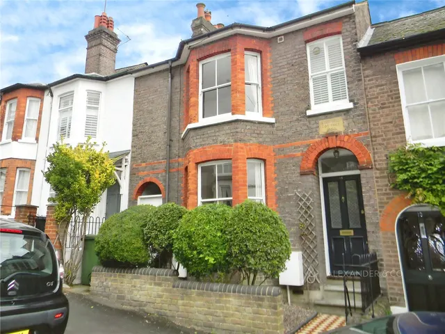4 bedroom house — Cowper Road, Berkhamsted, HP4
