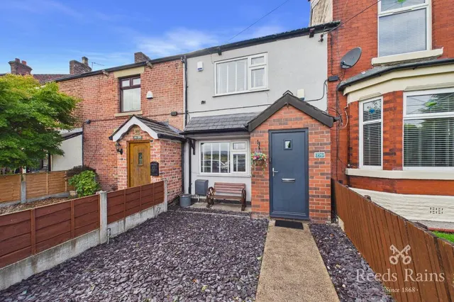 2 bedroom house — Lumb Lane, Droylsden, Greater Manchester, M43