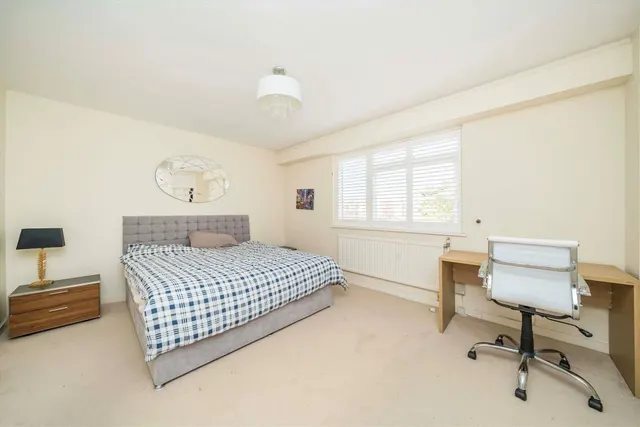 Courtlands, Richmond, TW10, photo 3