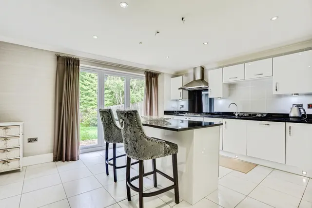 Photo 3 — Patch Wood Court, Newmillerdam, Wakefield