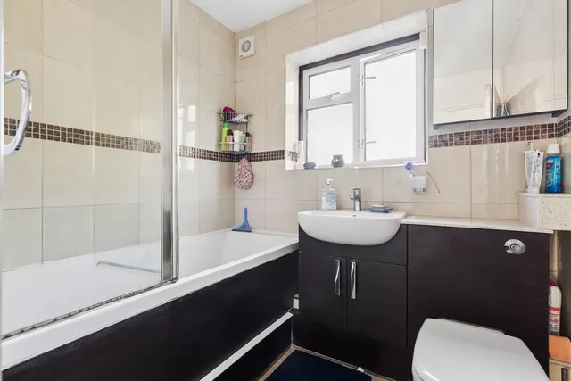 Ellement Close, Pinner, HA5, photo 3