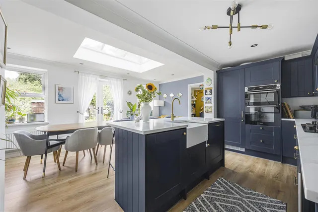 Buckingham Drive, Emmer Green, RG4, photo 2