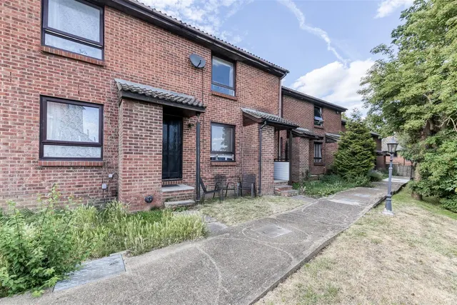 Ardent Close, London, photo 3