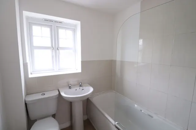 Fender Way, Prenton, CH43, photo 2