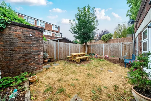 Photo 3 — Larch Close, Balham, London, SW12