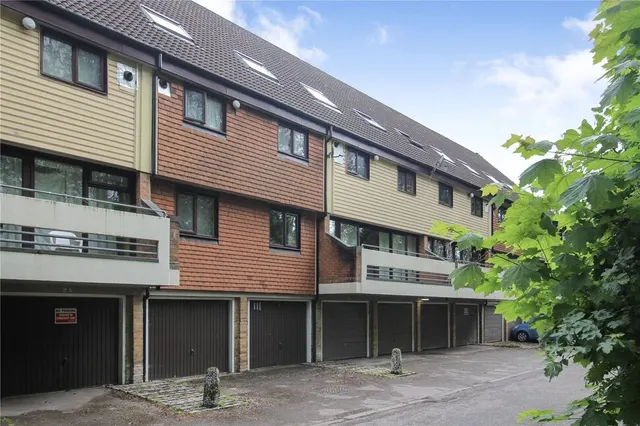 Kingsway Gardens, Andover, SP10, photo 1