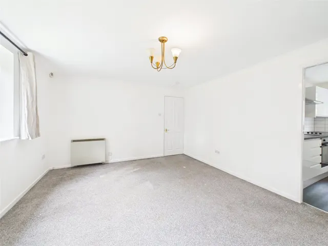 Photo 3 — Eccles Old Road, Salford, M6 8AL