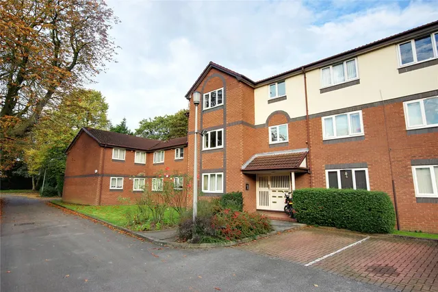Eccles Old Road, Salford, M6 8AL, photo 1