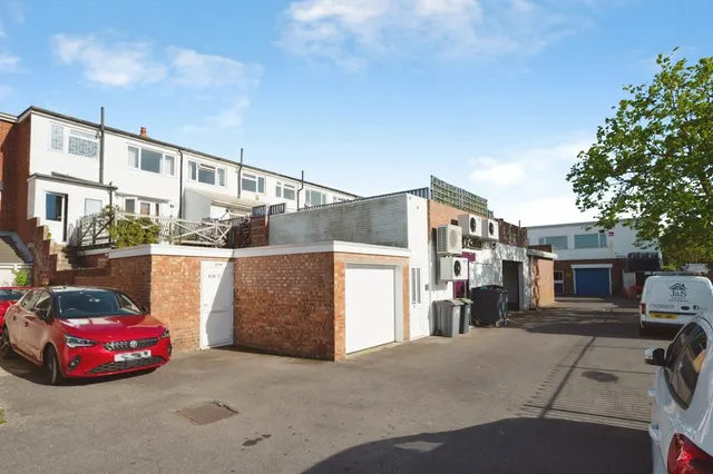Rails Lane, Hayling Island, PO11, photo 2