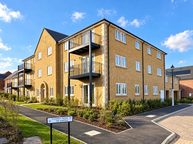 Featherfall Road, Crookham Village, GU51, photo 1