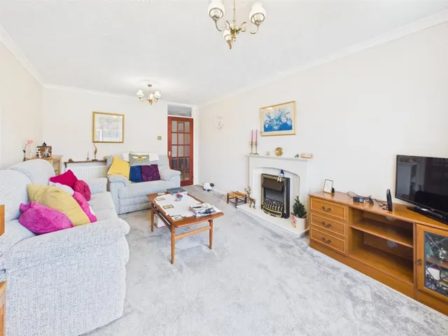 Allendale Close, Longlevens, photo 3