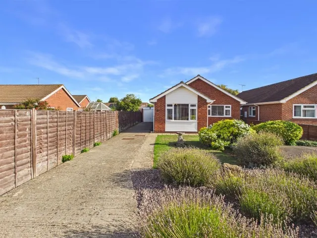 Allendale Close, Longlevens, photo 1