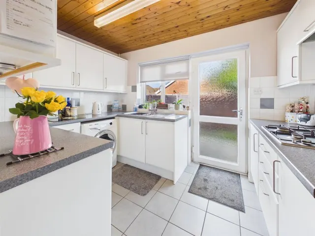 Allendale Close, Longlevens, photo 2