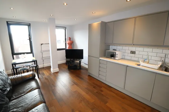 High Street, Brentwood, CM14, photo 2