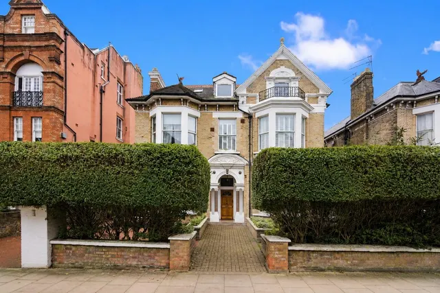Photo 2 — Woodchurch Road South Hampstead, London NW6 3PL