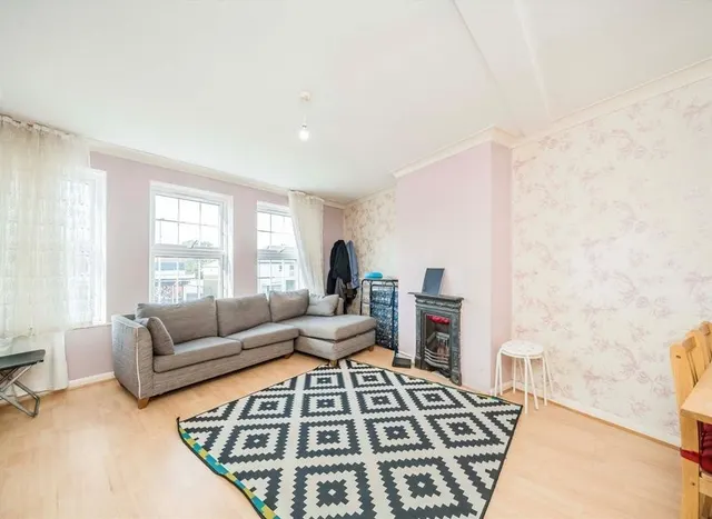 Hook Road, Chessington, KT9, photo 1
