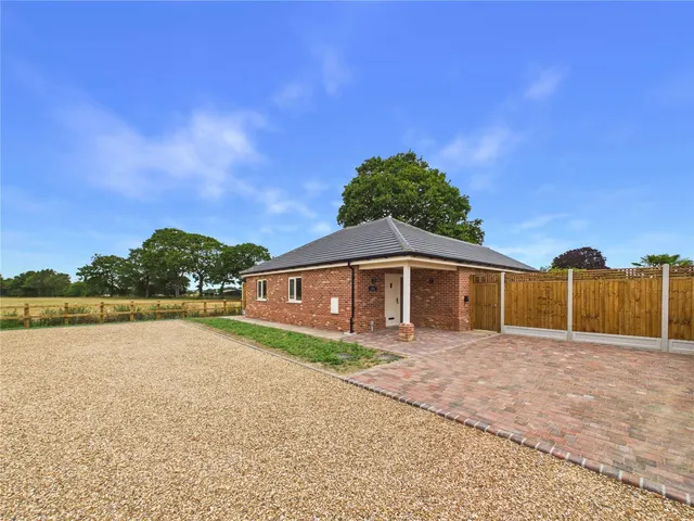Harwich Road, Little Clacton, CO16, photo 1