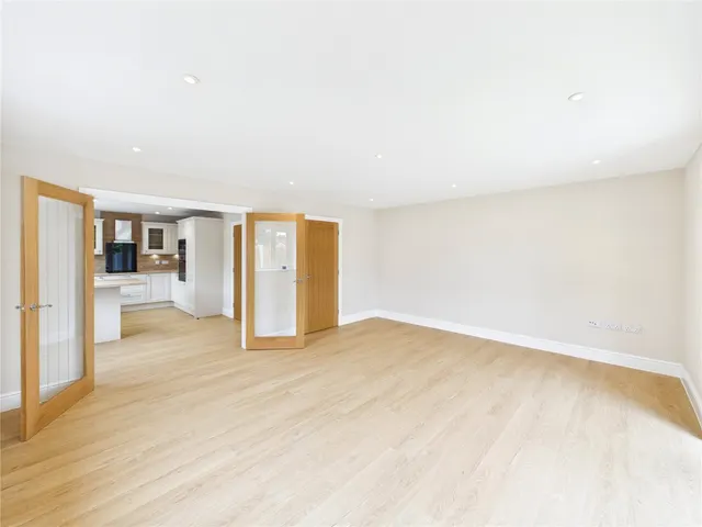 Harwich Road, Little Clacton, CO16, photo 3
