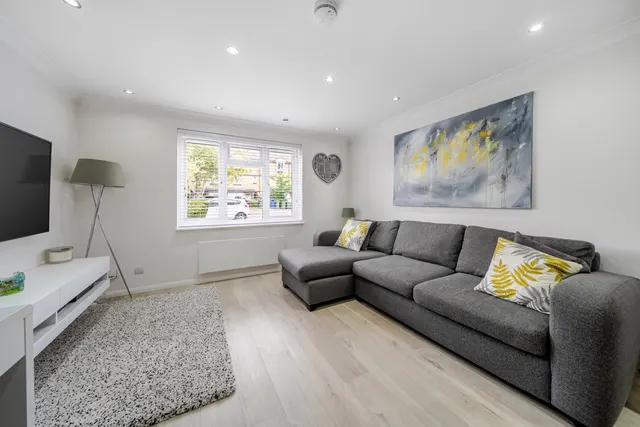 Photo 2 — Weald Close, SE16