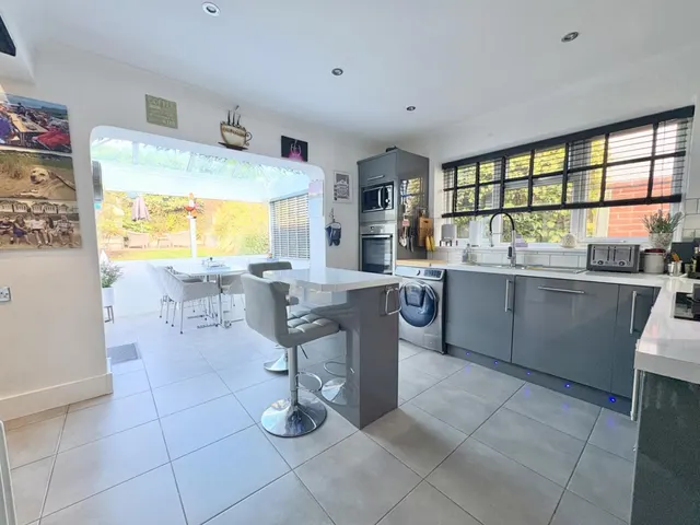 Playfields Drive, BH12, photo 2