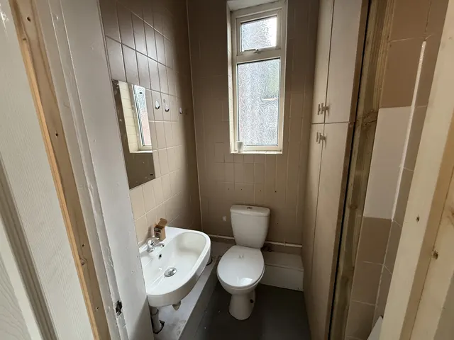 Photo 2 — Room To Rent, Balby Road, Balby, DN4 0NE