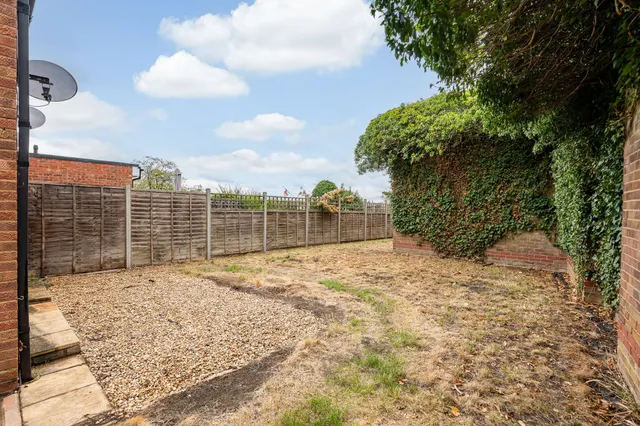 Church Field, Ware, SG12, photo 3